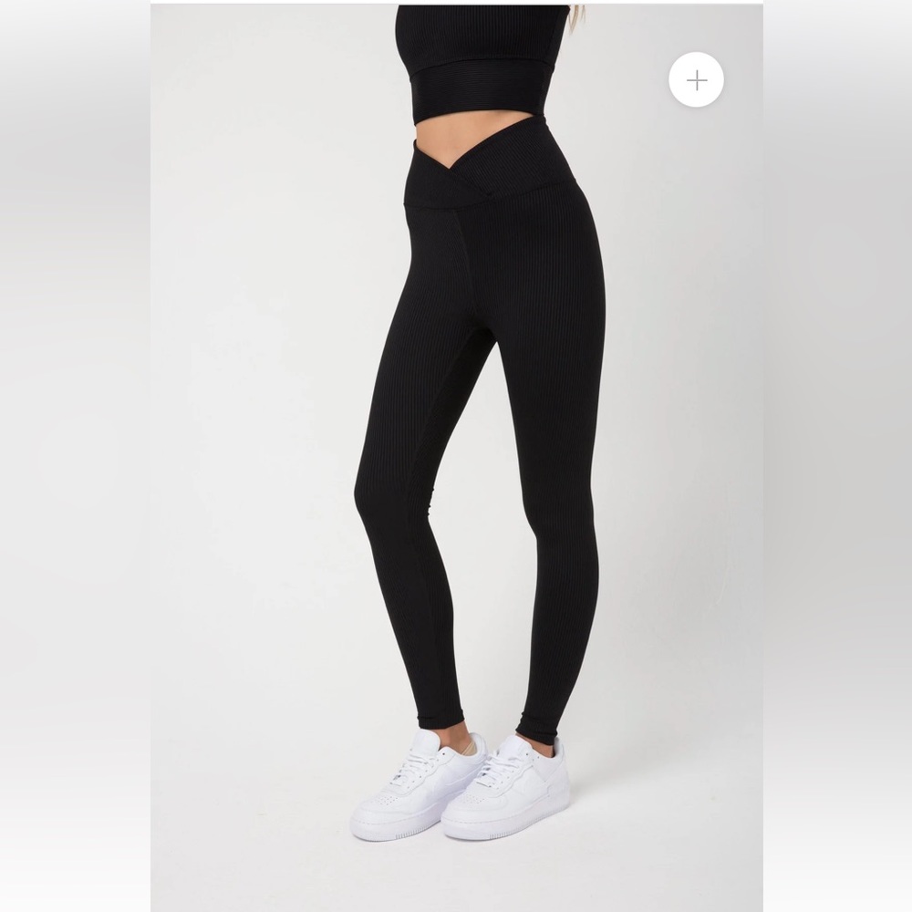 Year of Ours Veronica Black Ribbed V Leggings- worn once. Never sweated in.